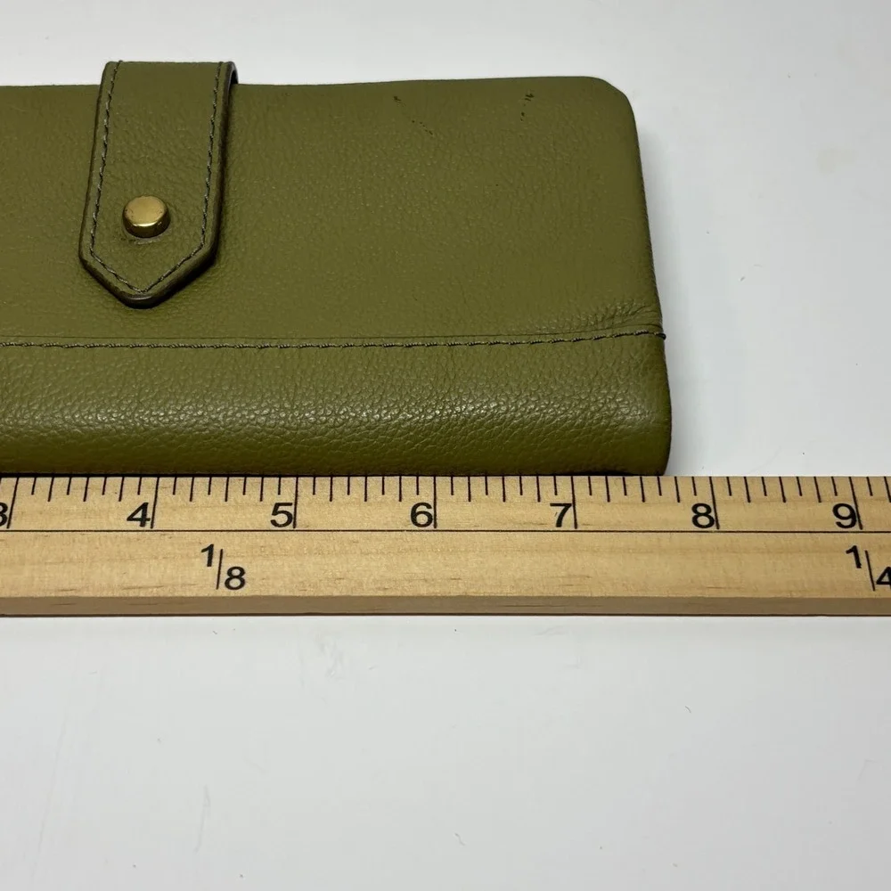 Fossil Women's Olive Green Pebbled Leather Zip Around Continental Wallet Clutch‎